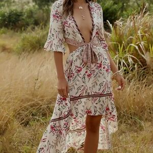 Ruffle Hem V-Neck Floral Dress 😍